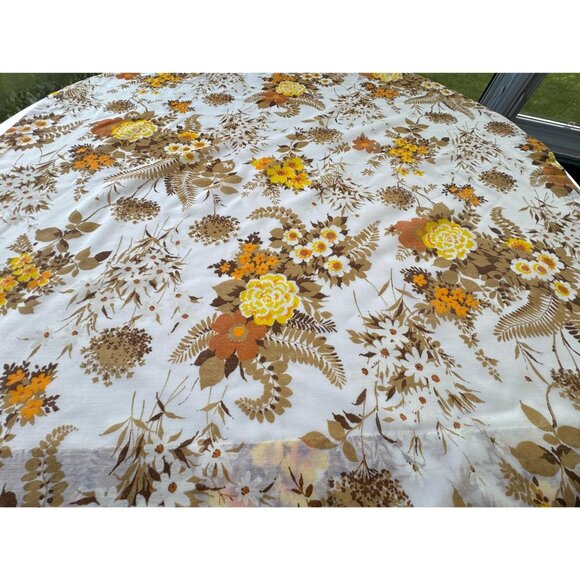 Vintage 70s curtain, large white, orange, yellow, brown flowers, rod header - Picture 6 of 10